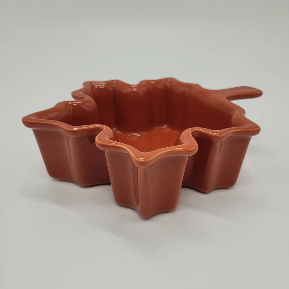 Chantal Leaf Bakeware Tabletop Decor Set Of 2 Leaves Yellow Rust Fall Autumn